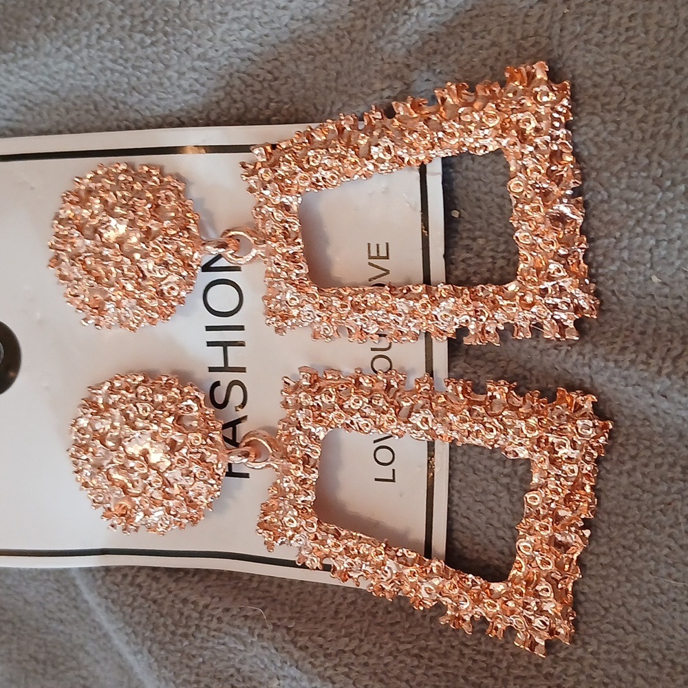 BRONZE! Trapazoid Drop Earrings! - Picture 1 of 5